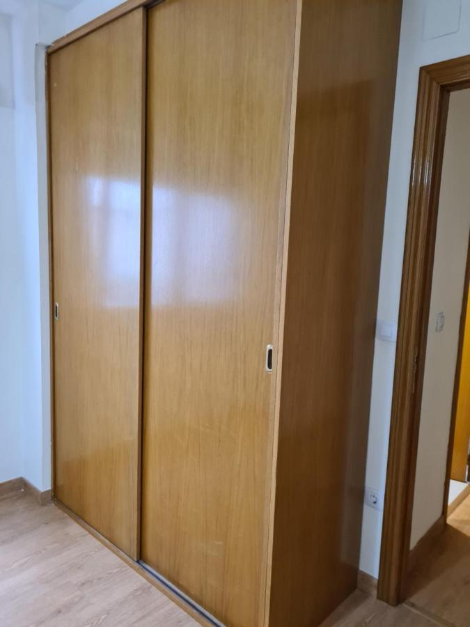 Habitacion Con Bano Privado- En Casa Familiar Beatriz Valencia Bagian luar foto