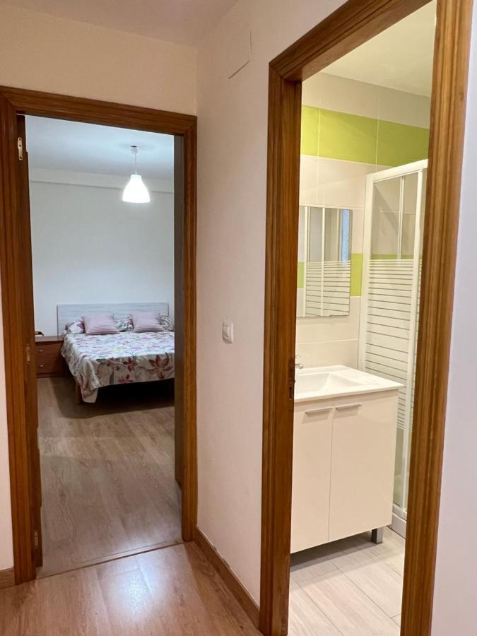Habitacion Con Bano Privado- En Casa Familiar Beatriz Valencia Bagian luar foto