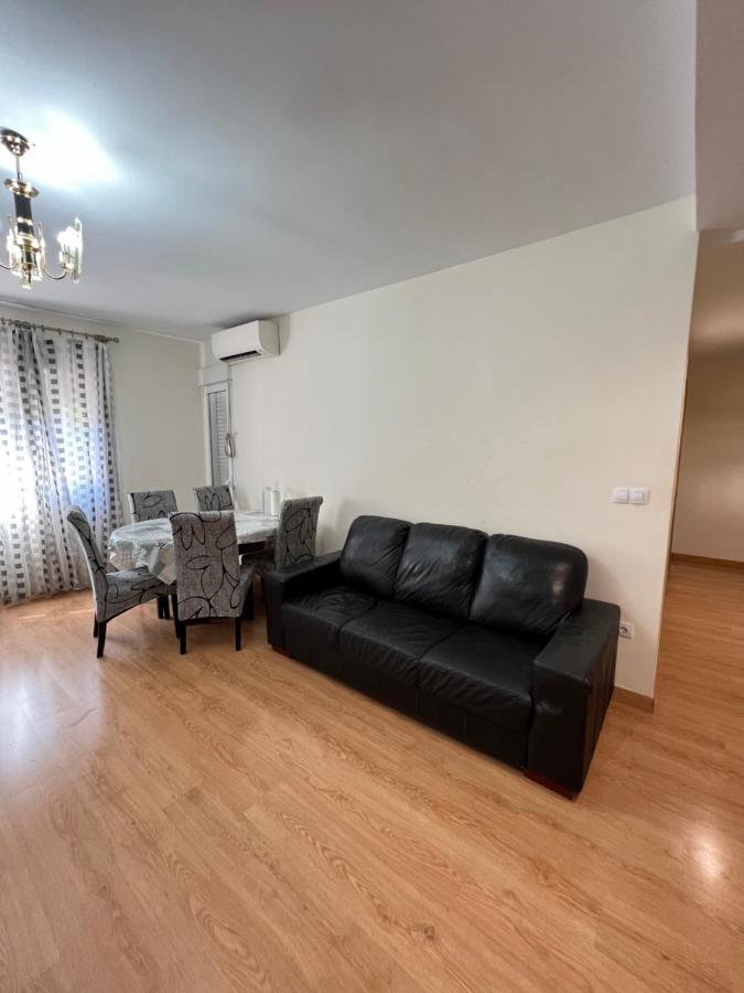 Habitacion Con Bano Privado- En Casa Familiar Beatriz Valencia Bagian luar foto