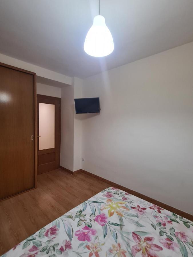 Habitacion Con Bano Privado- En Casa Familiar Beatriz Valencia Bagian luar foto