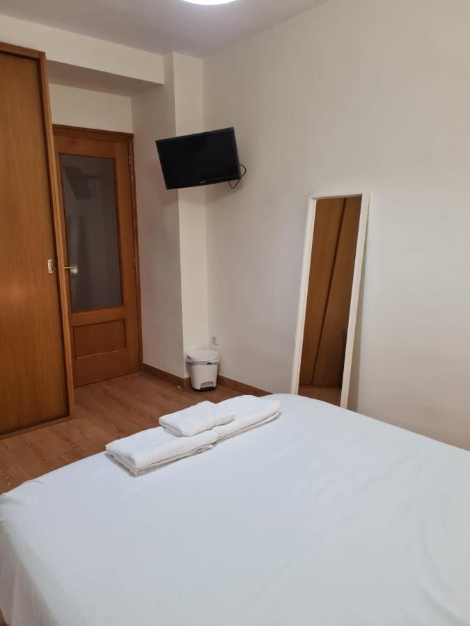 Habitacion Con Bano Privado- En Casa Familiar Beatriz Valencia Bagian luar foto