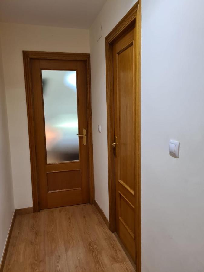 Habitacion Con Bano Privado- En Casa Familiar Beatriz Valencia Bagian luar foto